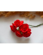Гвоздики из прессованной бумаги красные